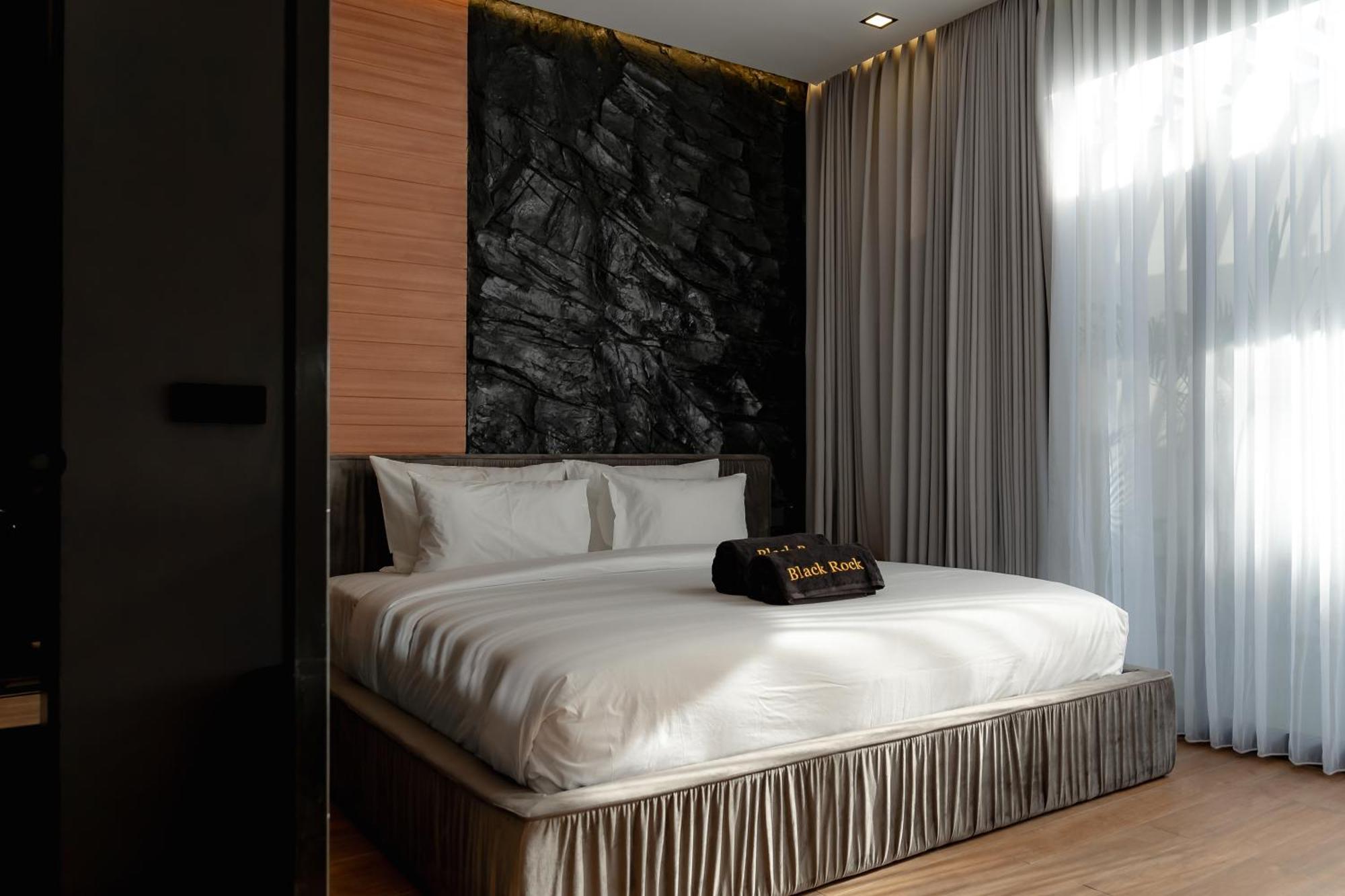 Black Rock Villa *