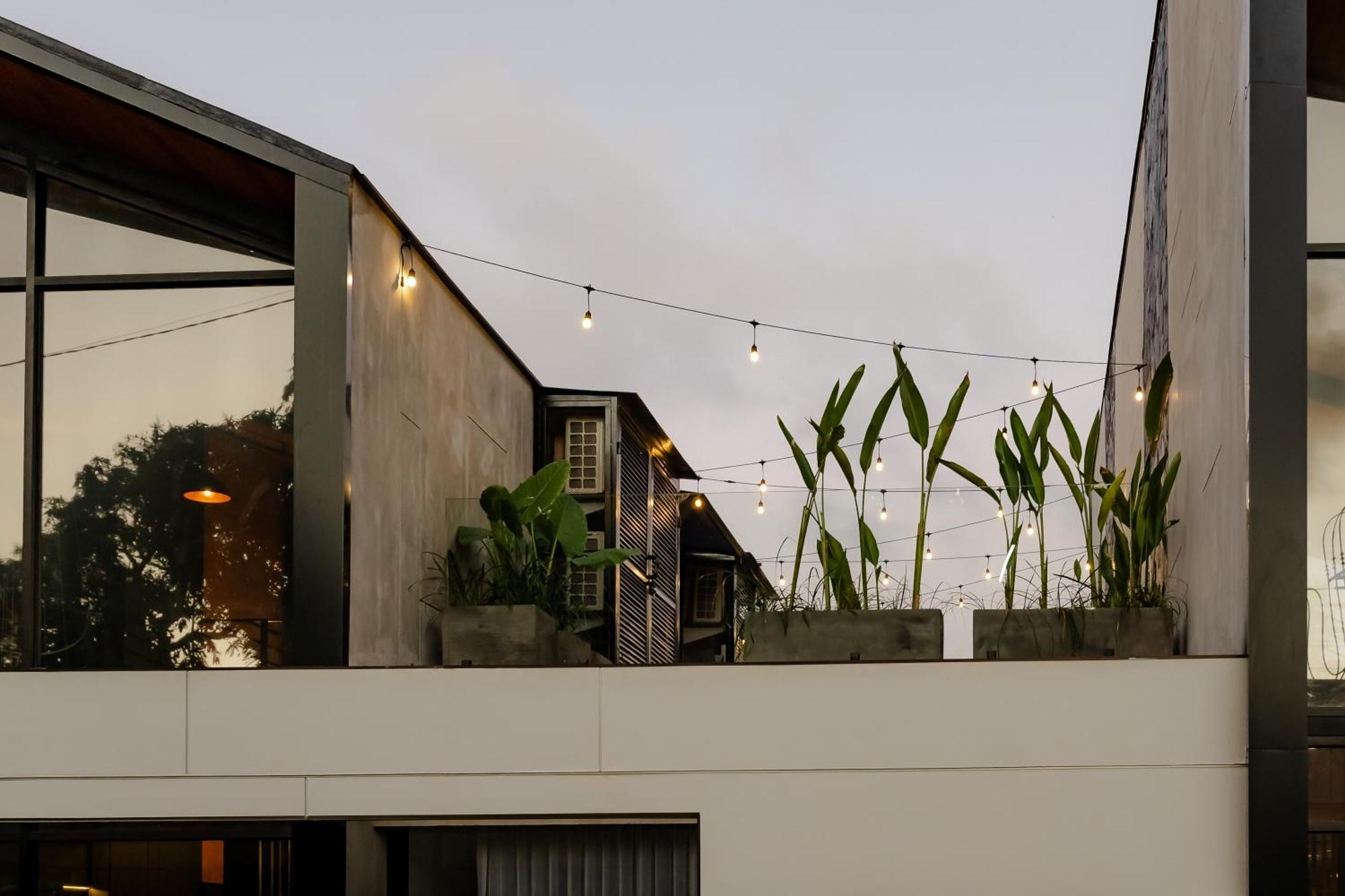 Black Rock Villa *